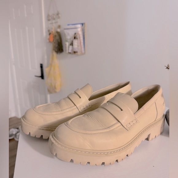 Schutz Christie Flat Size 9 - Picture 2 of 4